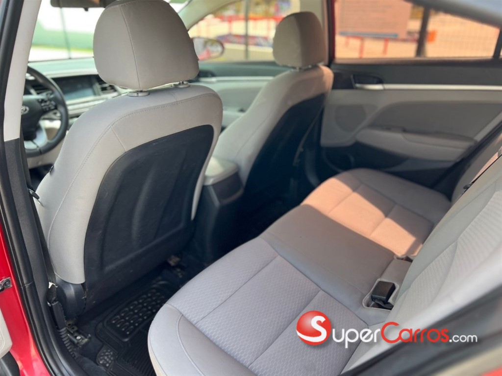 2020 Hyundai Elantra SEL — foto 11 / 12