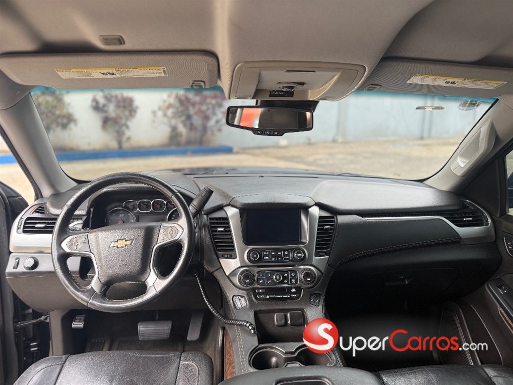 2016 Chevrolet Suburban LT — foto 8 / 10