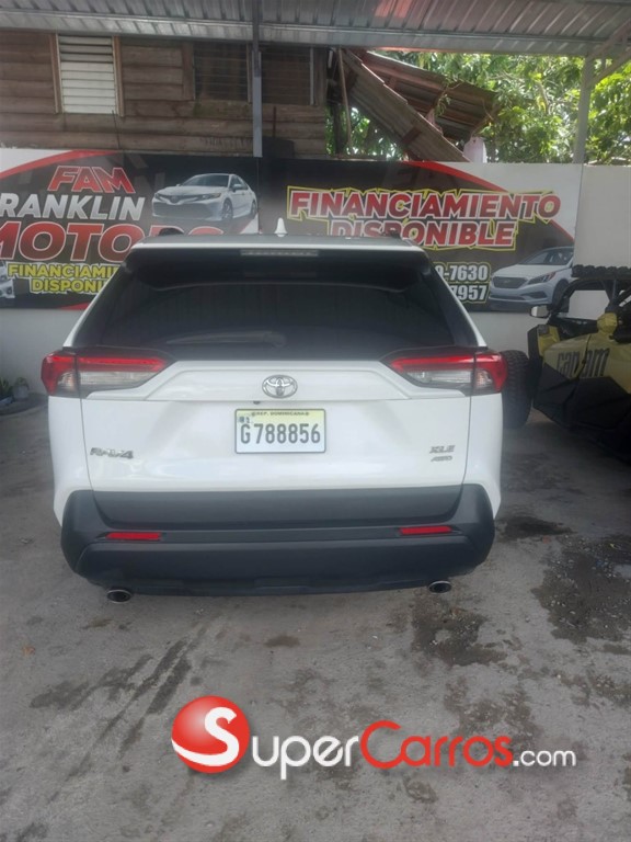 2020 Toyota RAV4 XLE — foto 3 / 8
