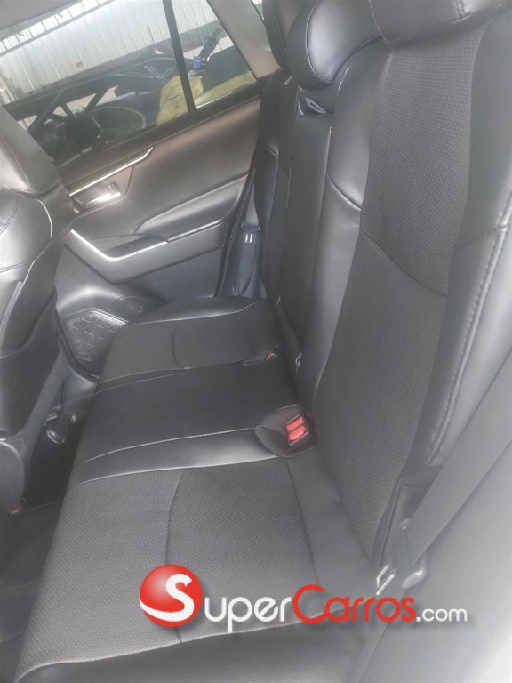 2020 Toyota RAV4 XLE — foto 5 / 8
