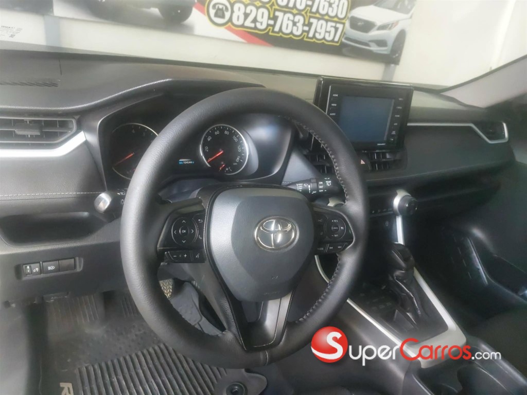 2020 Toyota RAV4 XLE — foto 6 / 8