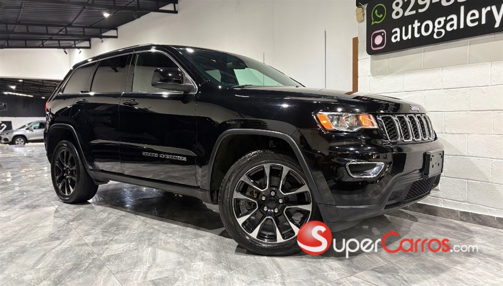 2021 Jeep Grand Cherokee Laredo 4x4 — foto 1 / 11