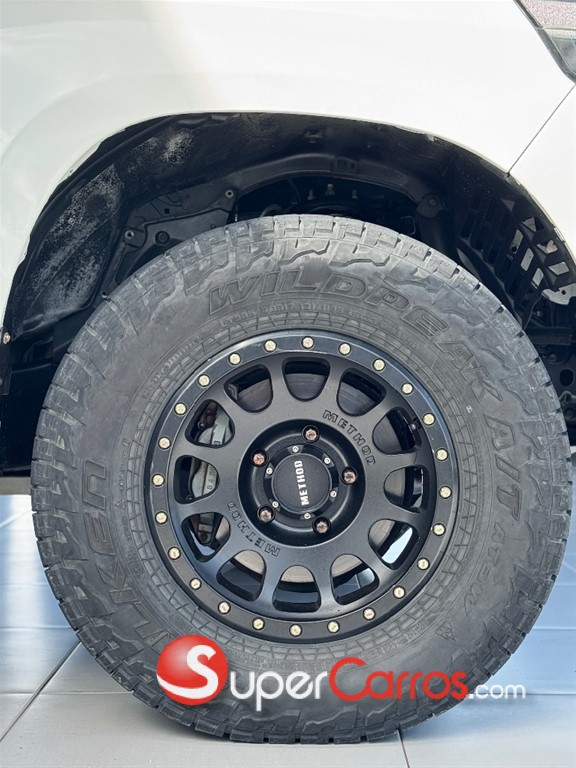 2010 Toyota Land Cruiser VXR — foto 8 / 11