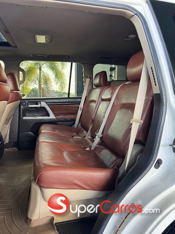 2010 Toyota Land Cruiser VXR — foto 10 / 11