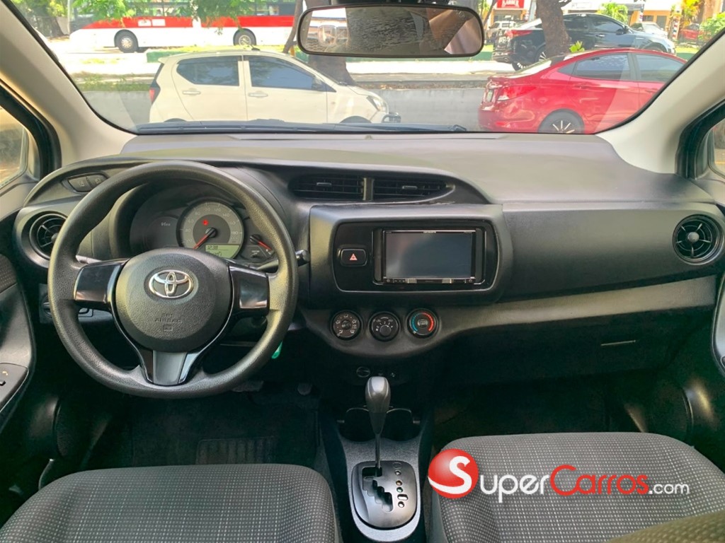 2019 Toyota VITZ — foto 8 / 10