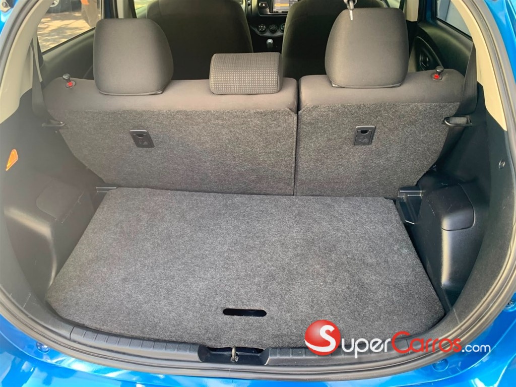 2019 Toyota VITZ — foto 9 / 10