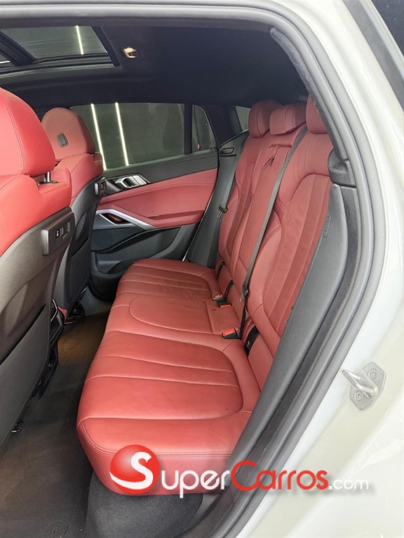 2022 BMW X 6 xDrive40i — foto 7 / 12