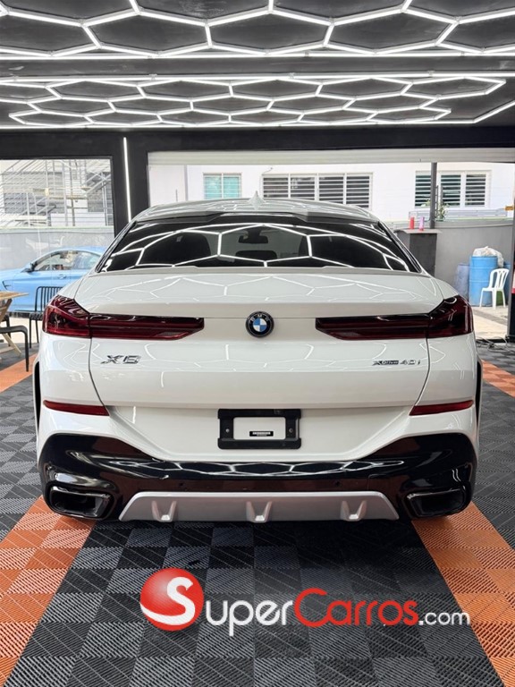 2022 BMW X 6 xDrive40i — foto 11 / 12