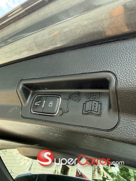 2020 Ford Explorer XLT 4WD — foto 9 / 10