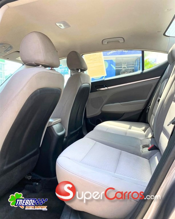 2020 Hyundai Elantra SEL — foto 8 / 9
