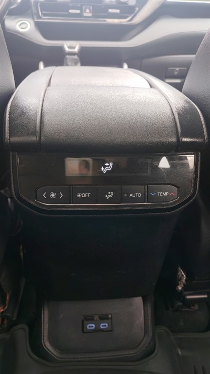 2022 Toyota Highlander XLE — foto 9 / 12