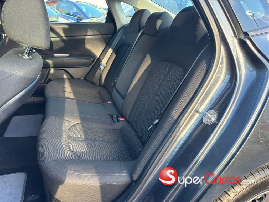 2020 Kia Optima FE — foto 5 / 9