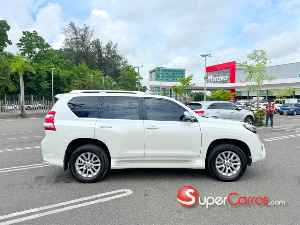 2017 Toyota Land Cruiser Prado VXL — foto 11 / 12