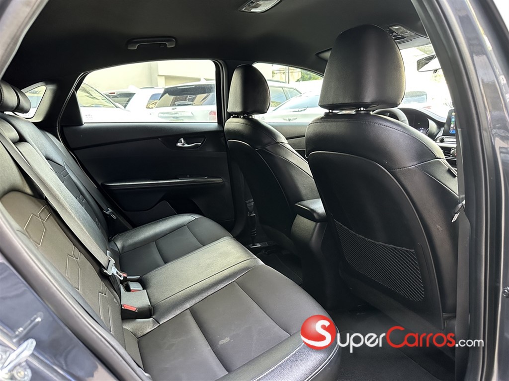 2020 Kia Forte GT Line — foto 6 / 12
