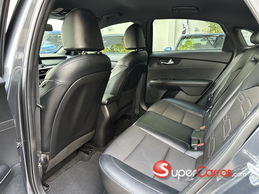 2020 Kia Forte GT Line — foto 10 / 12