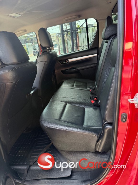 2023 Toyota Hilux SRV — foto 8 / 10
