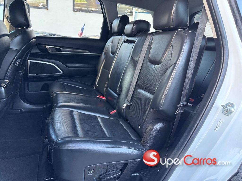 2020 Kia Telluride LX — foto 8 / 12