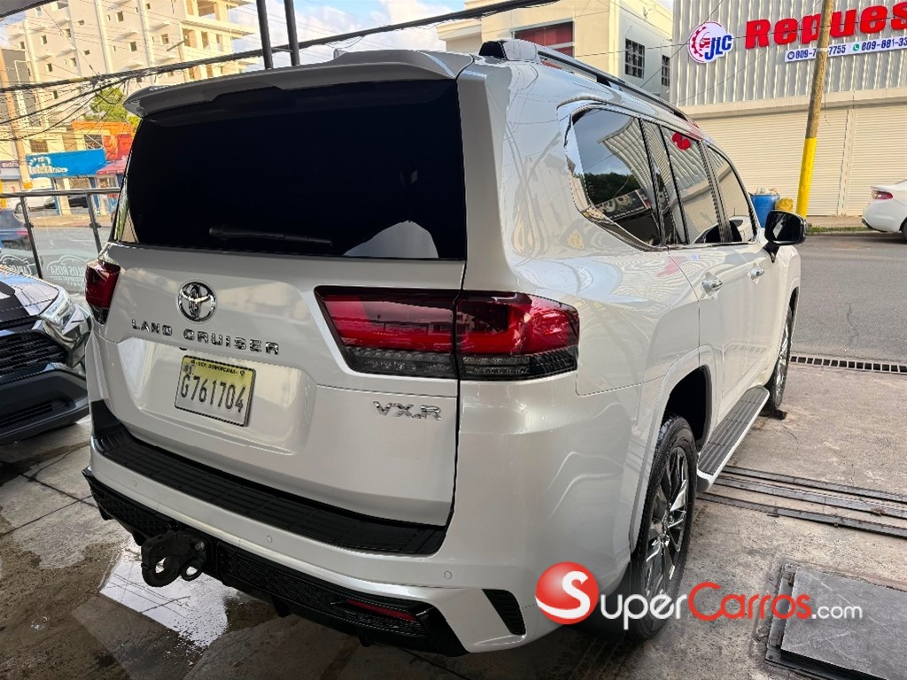 2025 Toyota Land Cruiser VXR — foto 7 / 12