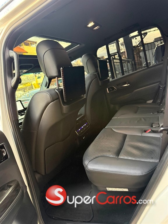 2025 Toyota Land Cruiser VXR — foto 8 / 12