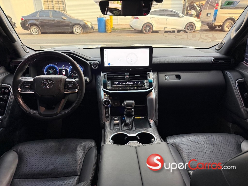 2025 Toyota Land Cruiser VXR — foto 10 / 12