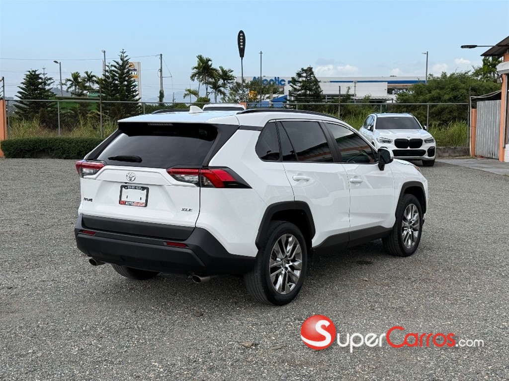 2020 Toyota RAV4 XLE Premium — foto 3 / 12