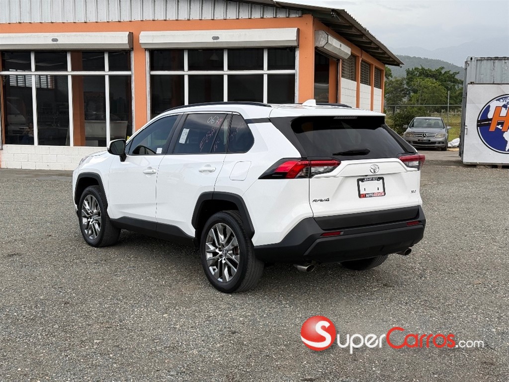 2020 Toyota RAV4 XLE Premium — foto 4 / 12