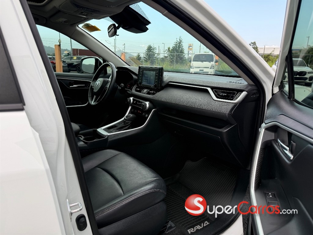 2020 Toyota RAV4 XLE Premium — foto 7 / 12