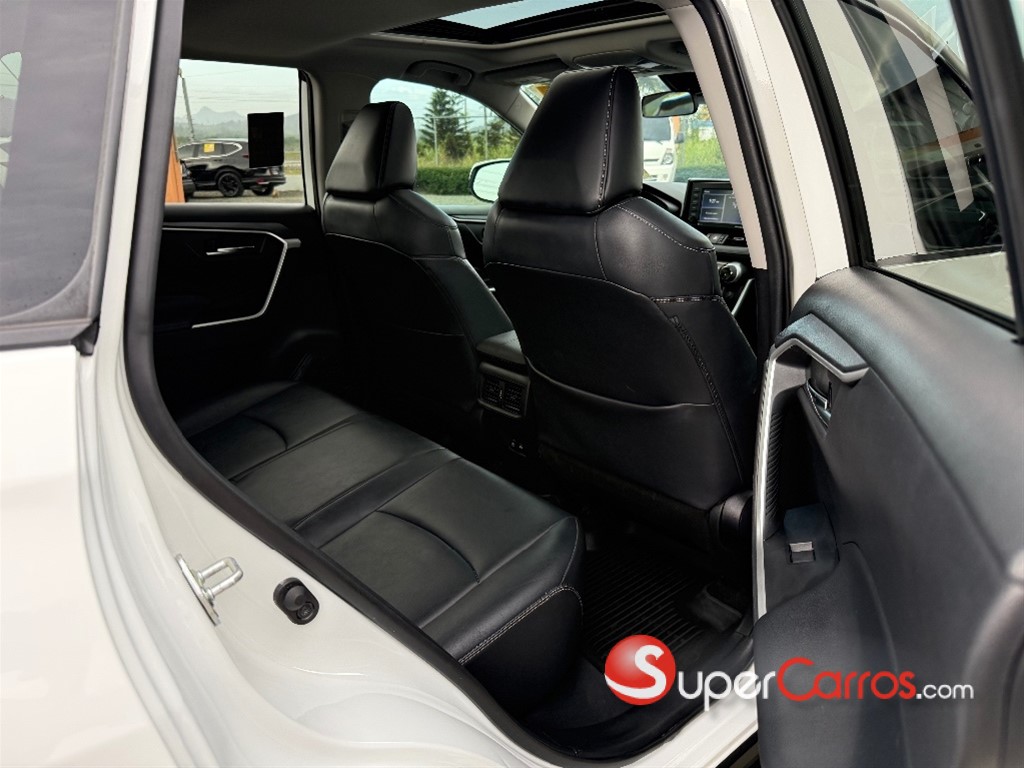 2020 Toyota RAV4 XLE Premium — foto 8 / 12