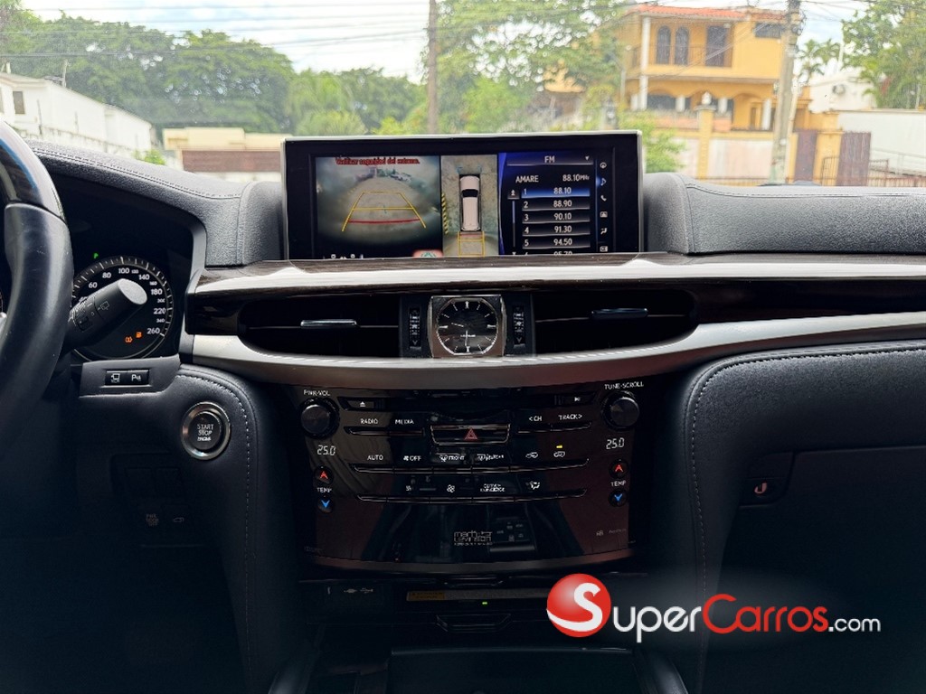 2020 Lexus LX 570 — foto 11 / 12