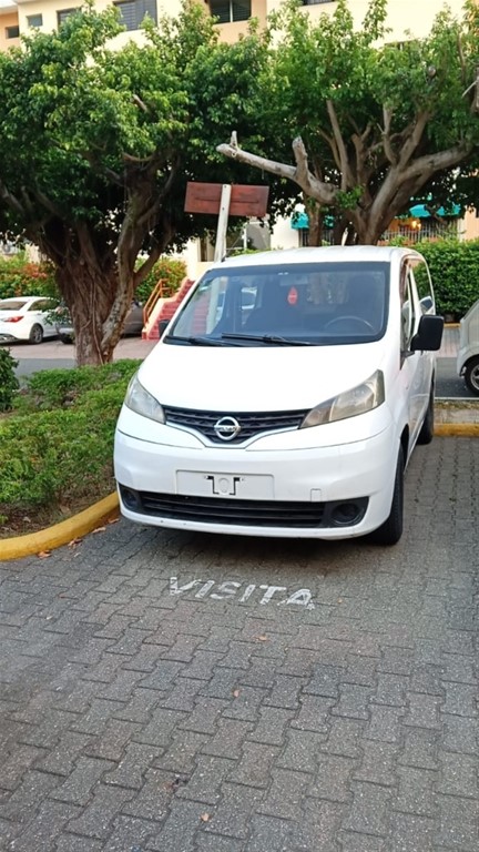 2014 Nissan NV 200