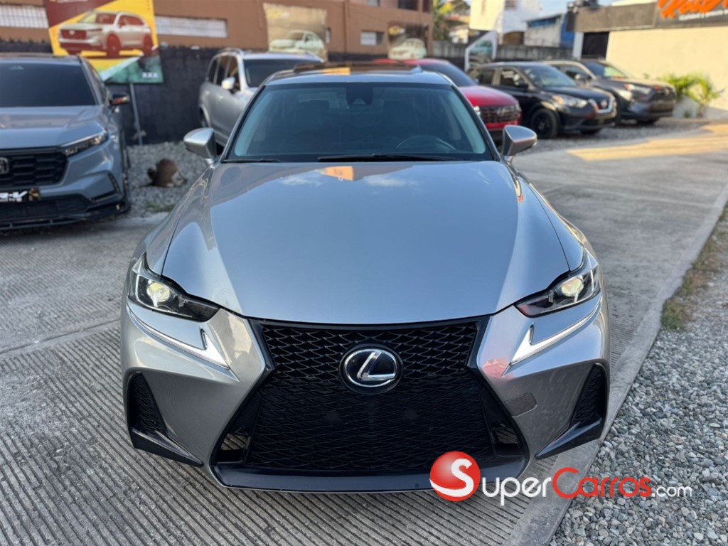 2018 Lexus IS 300 — foto 2 / 9