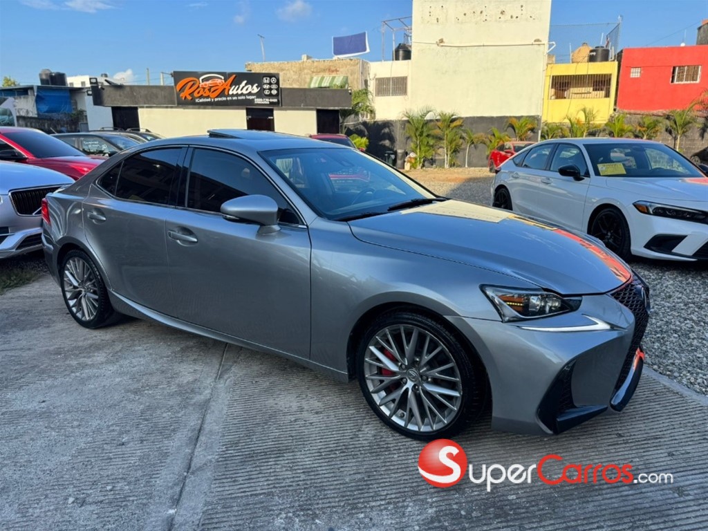 2018 Lexus IS 300 — foto 3 / 9