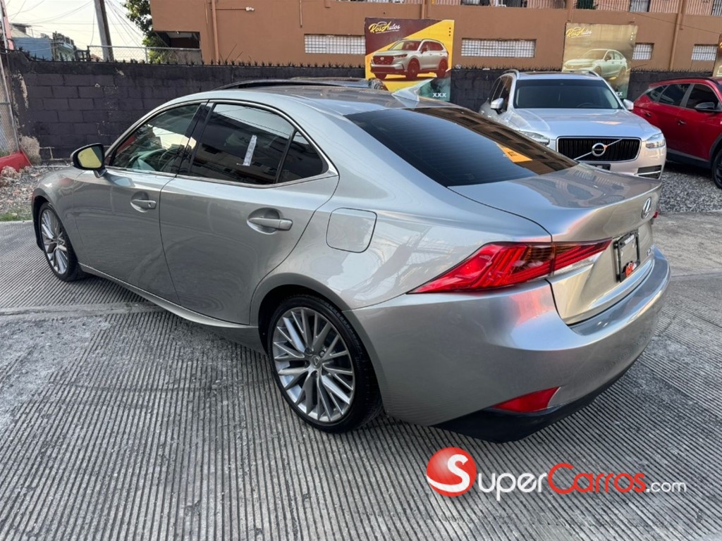 2018 Lexus IS 300 — foto 4 / 9