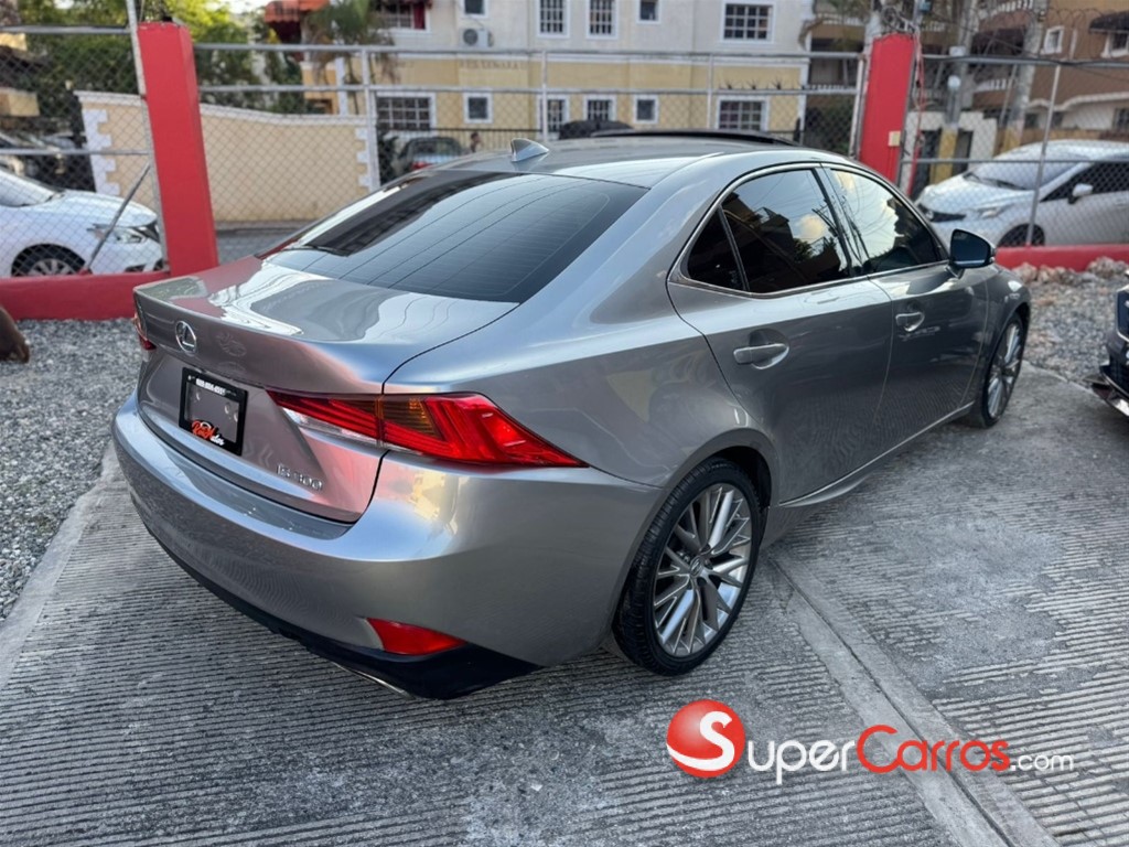 2018 Lexus IS 300 — foto 6 / 9
