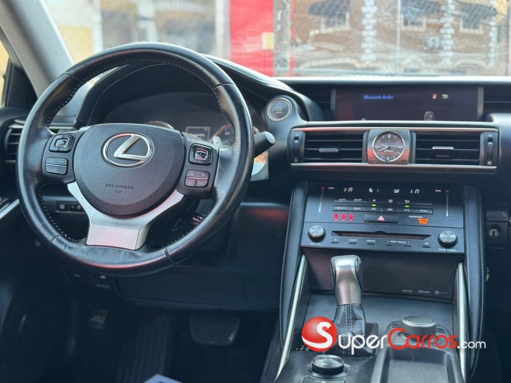 2018 Lexus IS 300 — foto 7 / 9