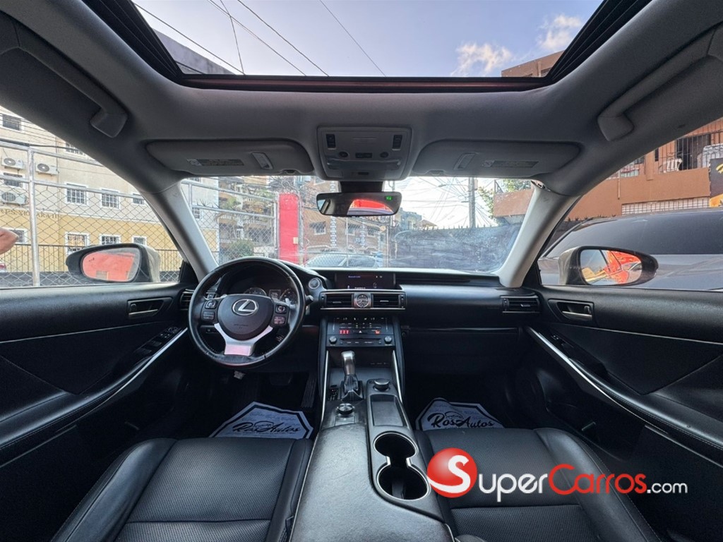 2018 Lexus IS 300 — foto 9 / 9