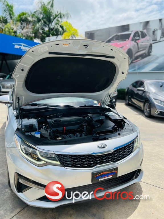 2020 Kia Optima FE — foto 11 / 12