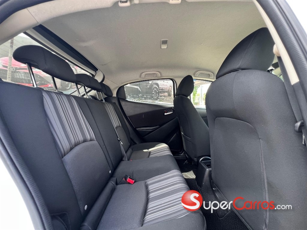 2021 Mazda 2 — foto 8 / 12