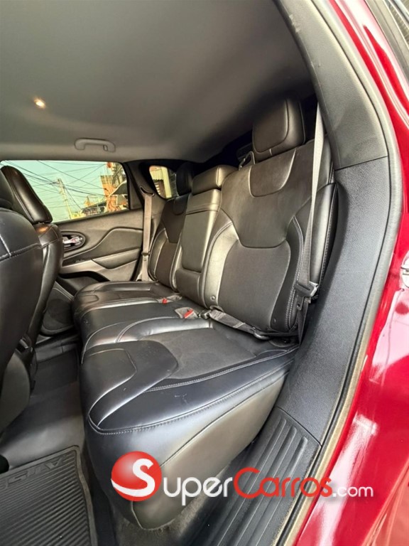 2019 Jeep Cherokee Latitude Plus — foto 4 / 12