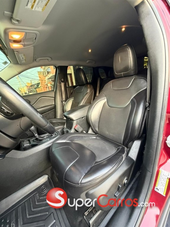 2019 Jeep Cherokee Latitude Plus — foto 5 / 12