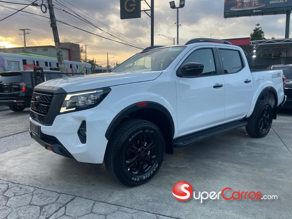 2027 Nissan Frontier Pro-4X — foto 2 / 10