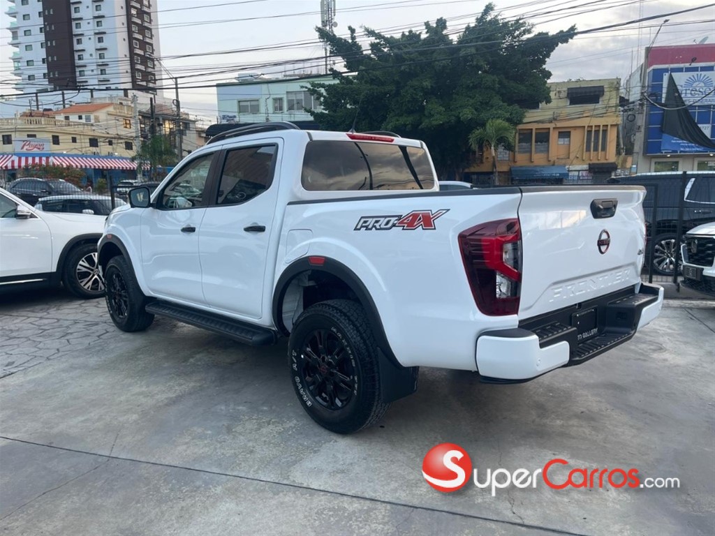 2027 Nissan Frontier Pro-4X — foto 3 / 10