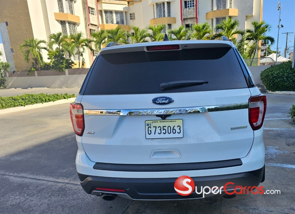 2018 Ford Explorer XLT — foto 6 / 11