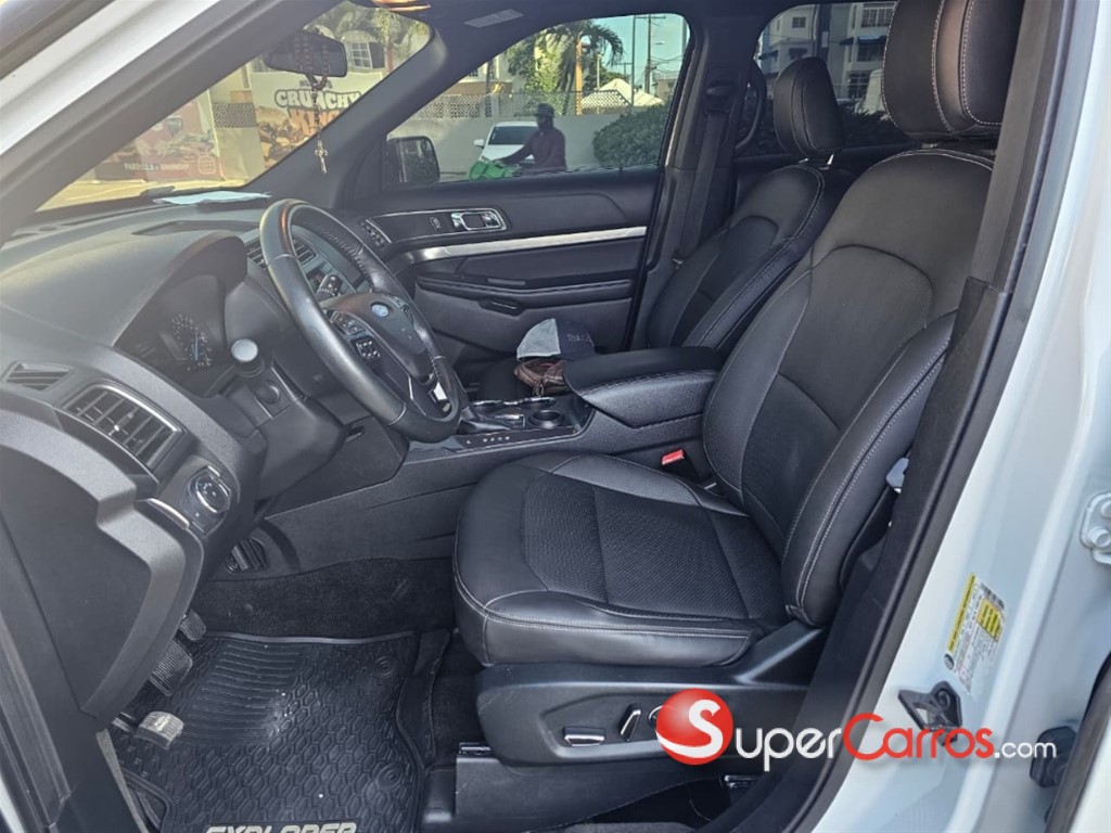 2018 Ford Explorer XLT — foto 10 / 11