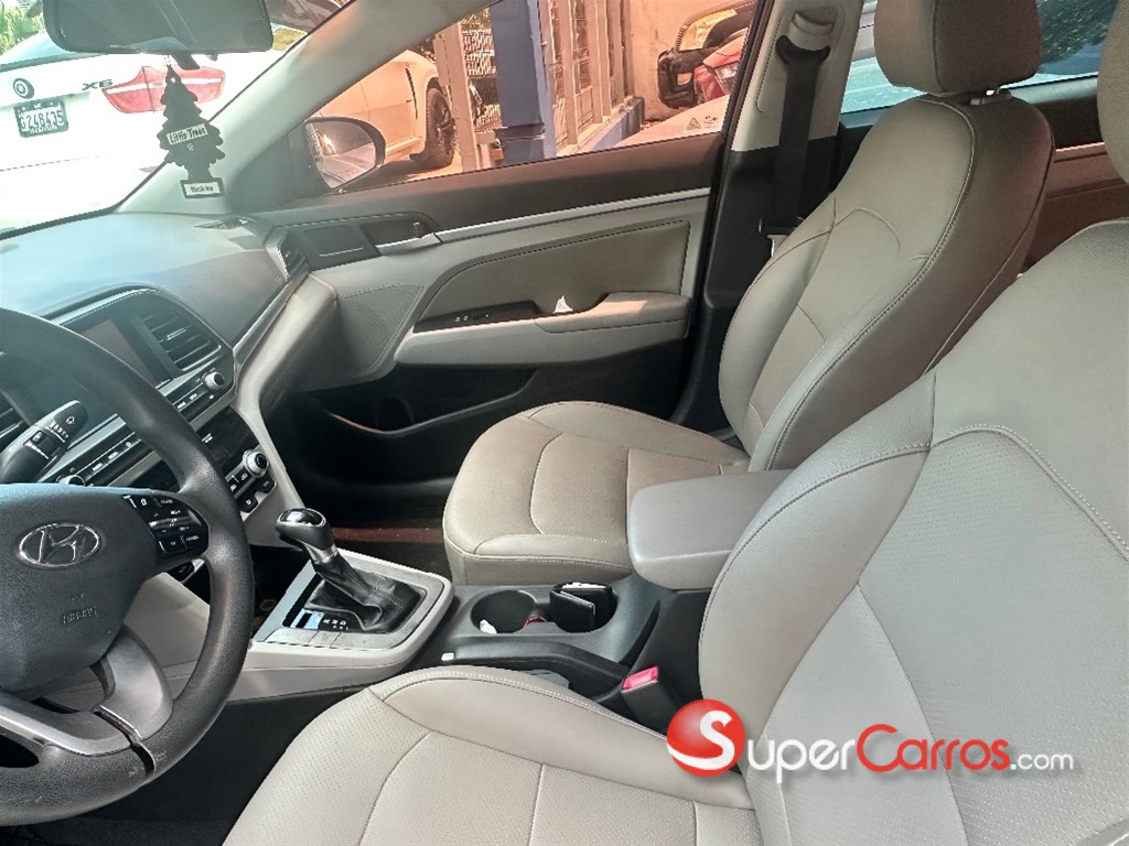2020 Hyundai Elantra SEL — foto 8 / 12
