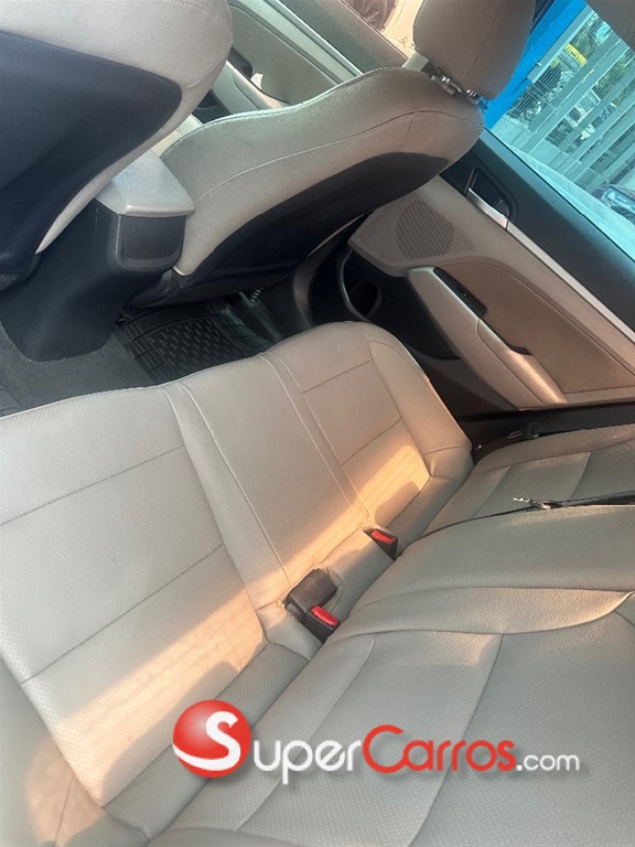 2020 Hyundai Elantra SEL — foto 11 / 12