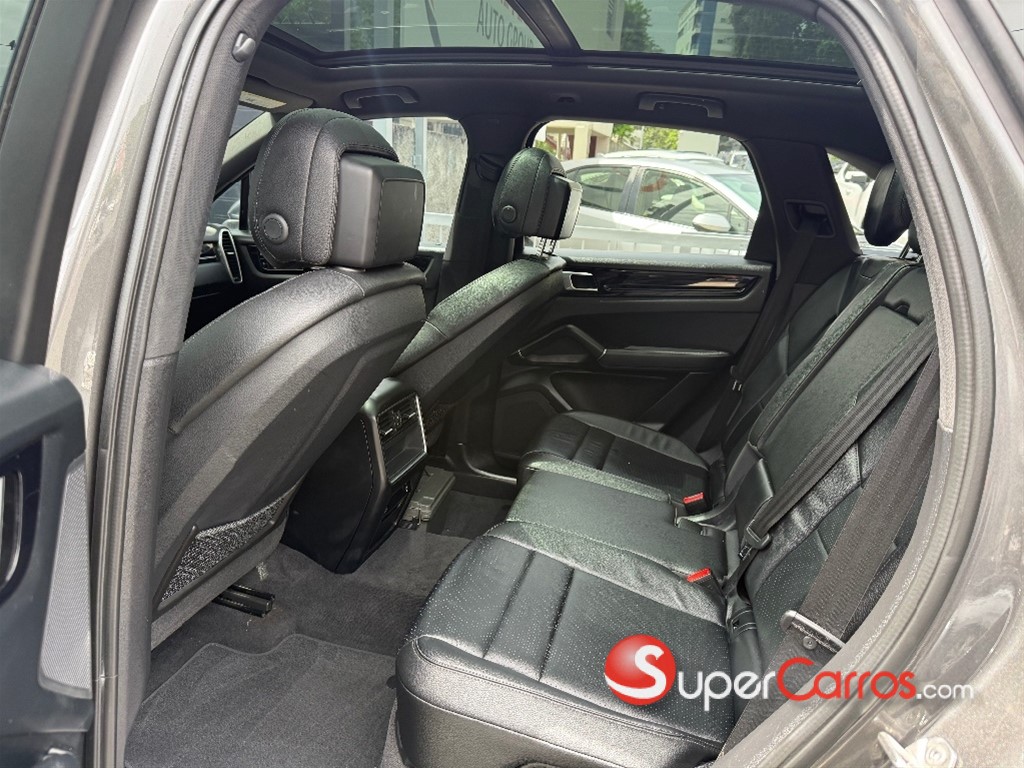 2021 Porsche Cayenne — foto 8 / 12