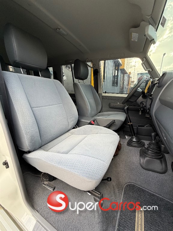 2023 Toyota Land Cruiser Serie 70 — foto 9 / 11