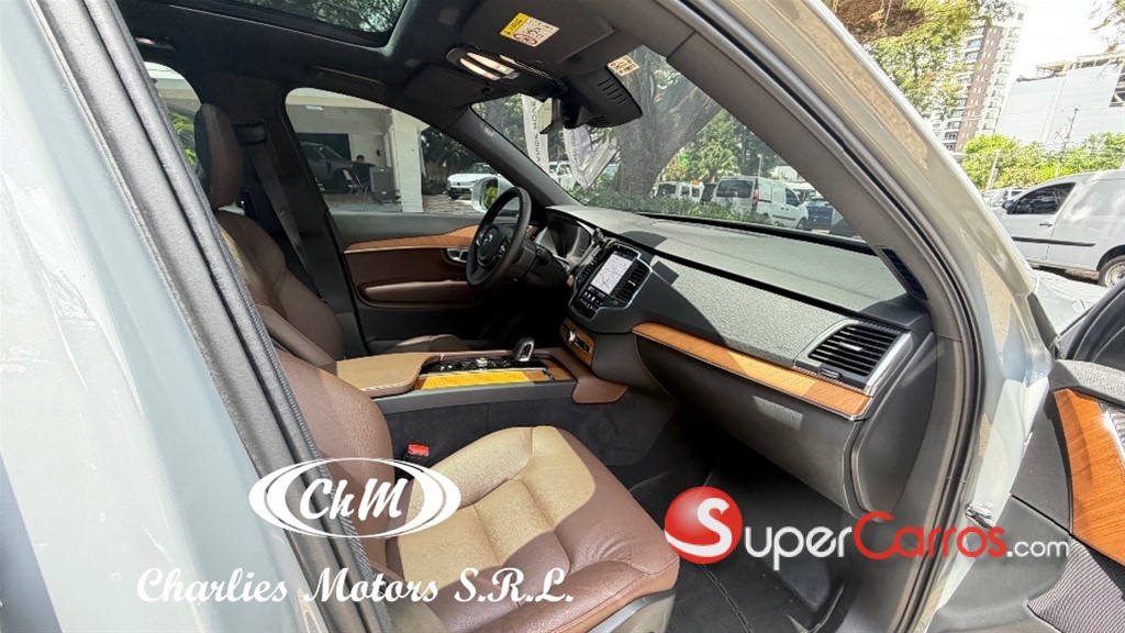 2024 Volvo XC90 B6 Plus — foto 8 / 12