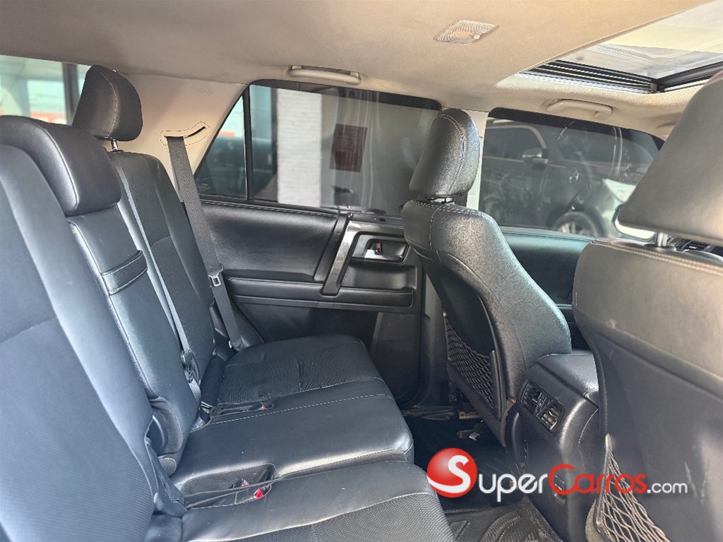2016 Toyota 4 Runner Limited — foto 8 / 10
